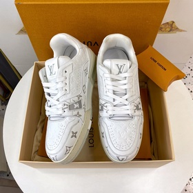 Новая версия LV Trainer 22 в новых цветах, изготовлена в Гуанчжоу