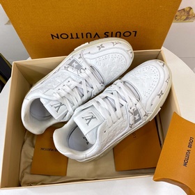 Новая версия LV Trainer 22 в новых цветах, изготовлена в Гуанчжоу