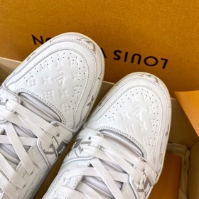 Новая версия LV Trainer 22 в новых цветах, изготовлена в Гуанчжоу