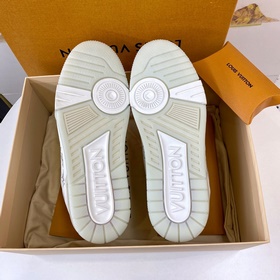 Новая версия LV Trainer 22 в новых цветах, изготовлена в Гуанчжоу