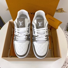 Новая версия LV Trainer 22 в новых цветах, произведенная в Гуанчж