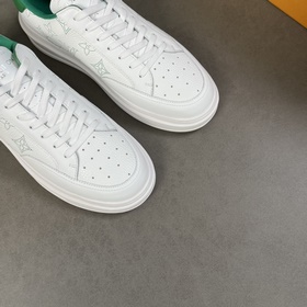 Классические мужские кроссовки LV, изготовлены из импортной кожи 