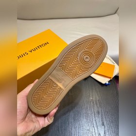 LOUIS VUITTON Мужские кроссовки LV Rivoli. На зернистой коже круп