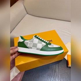 LOUIS VUITTON Мужские кроссовки LV Rivoli. На зернистой коже круп