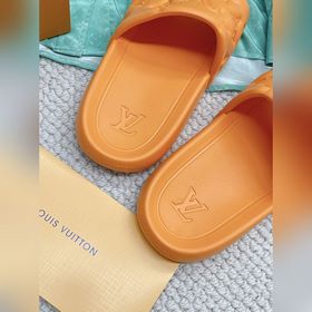 Пара LV 2023 летняя новинка Monogram рельефные тапочки Оригинальн