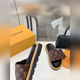Покупка Louis Vuitton* 23ss тапочки-багеты. Еще один хит, последн