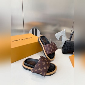 Покупка Louis Vuitton* 23ss тапочки-багеты. Еще один хит, последн