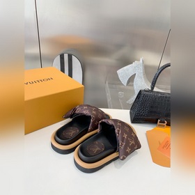 Покупка Louis Vuitton* 23ss тапочки-багеты. Еще один хит, последн