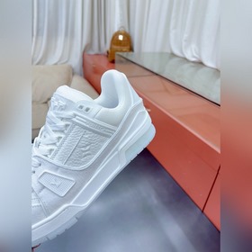 Спортивные кроссовки Louis Vuitton LVTRAINER Серия Virgil Abloh M