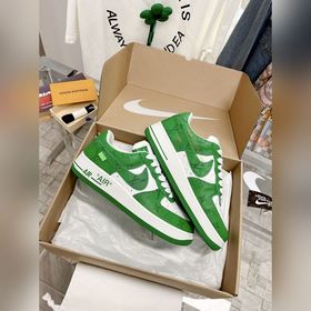 - Спортивные кроссовки Air Force 1, совместная модель трех авиаци