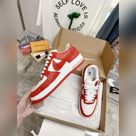 - Спортивные кроссовки Air Force 1, совместная модель трех авиаци