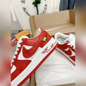 - Спортивные кроссовки Air Force 1, совместная модель трех авиаци