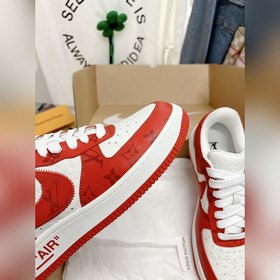 - Спортивные кроссовки Air Force 1, совместная модель трех авиаци