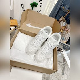 - Спортивные кроссовки Air Force 1, совместная модель трех авиаци