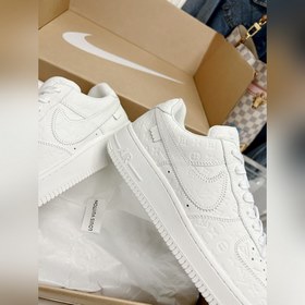 - Спортивные кроссовки Air Force 1, совместная модель трех авиаци