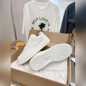 - Спортивные кроссовки Air Force 1, совместная модель трех авиаци