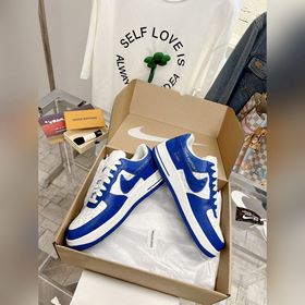 - Спортивные кроссовки Air Force 1, совместная модель трех авиаци