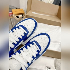 - Спортивные кроссовки Air Force 1, совместная модель трех авиаци