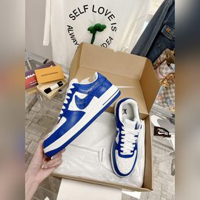 - Спортивные кроссовки Air Force 1, совместная модель трех авиаци