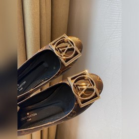 LV2023 Новые туфли Эта модель женских туфель Urban Twist представ