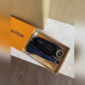 LV2023 Новые туфли Эта модель женских туфель Urban Twist представ