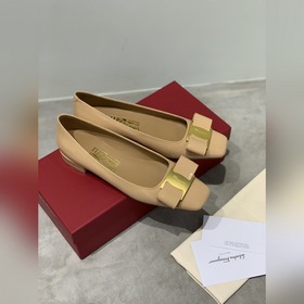 Salvatore Ferragamo, квадратный носок, подходит для любой формы с