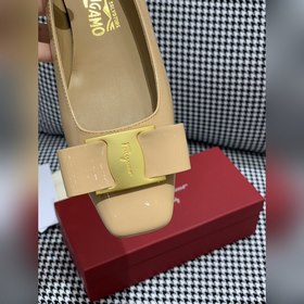 Salvatore Ferragamo, квадратный носок, подходит для любой формы с