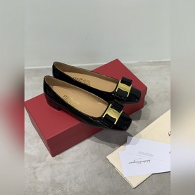 Salvatore Ferragamo, квадратный носок, подходит для любой формы с