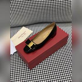 Salvatore Ferragamo, квадратный носок, подходит для любой формы с