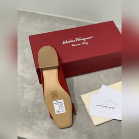 Salvatore Ferragamo, квадратный носок, подходит для любой формы с