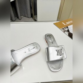 Новая коллекция весна-лето 2023 года изготовлена из ткани, специа