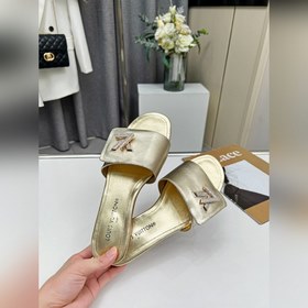 Новая коллекция весна-лето 2023 года изготовлена из ткани, специа