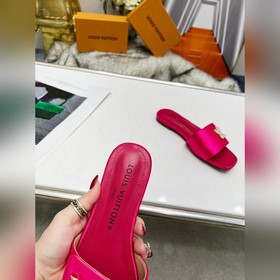 Плоская подошва Louis Vuitton (LV) Новые тапочки, одновременно по