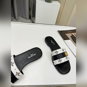 Новая весенняя коллекция 2023 года. Эти плоские сандалии Lock It 