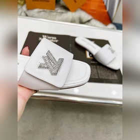 Плоская подошва Louis Vuitton (LV) Новые тапочки, одновременно по