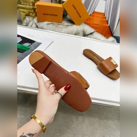 Плоская подошва Louis Vuitton (LV) Новые тапочки, одновременно по