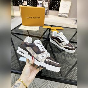 LV Road Street Gods popular sports sneakers are now available in 
