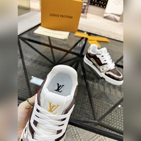 LV Road Street Gods popular sports sneakers are now available in 
