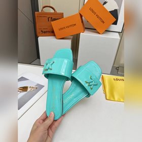 Новая модель на официальном сайте LV, импортная лакированная кожа