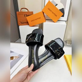 Новая модель на официальном сайте LV, импортная лакированная кожа