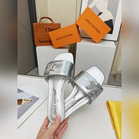 Новая модель на официальном сайте LV, импортная лакированная кожа