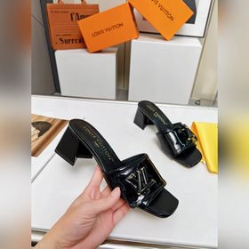 Новая модель на официальном сайте LV, импортная лакированная кожа