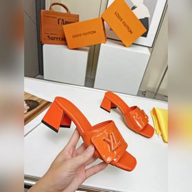Новая модель на официальном сайте LV, импортная лакированная кожа