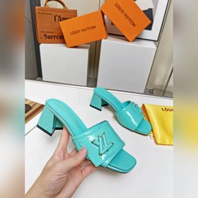 Новая модель на официальном сайте LV, импортная лакированная кожа