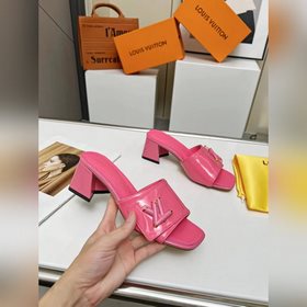 Новая модель на официальном сайте LV, импортная лакированная кожа