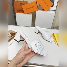 Новая модель на официальном сайте LV, импортная лакированная кожа
