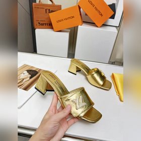 Новая модель на официальном сайте LV, импортная лакированная кожа