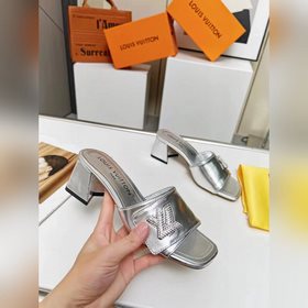 Новая модель на официальном сайте LV, импортная лакированная кожа