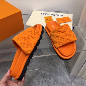 Модель для пар Новейшие рельефные тапочки LV весна-лето Pool Pill