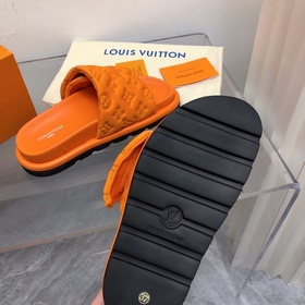 Модель для пар Новейшие рельефные тапочки LV весна-лето Pool Pill